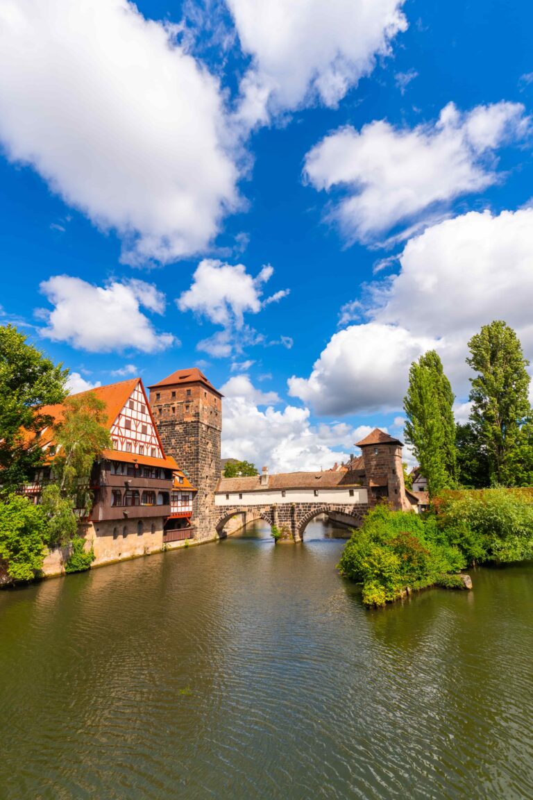 Henkersteg in Nürnberg mit Pegnitz und historischer Altstadt